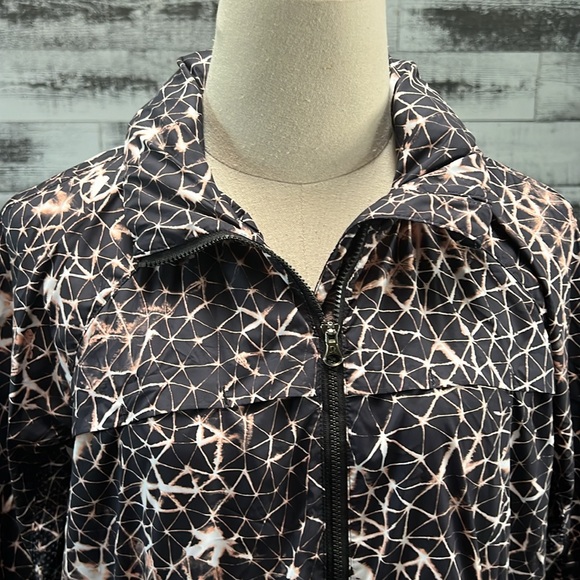 Lululemon Pack It Up Pack It In jacket. - Picture 3 of 11